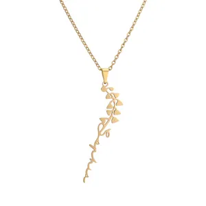 Collier doré avec pendentif fleur de naissance de décembre et design évidé