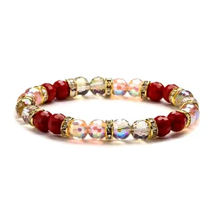 Bracelet de perles facettées rouges avec cristaux AB et entretoises dorées serties