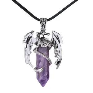 Halskette mit violettem Kristall-Sechskantstab und silberner Drachen-Umwicklung
