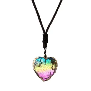 Regenbogen Herz Kristall Anhänger Kette mit goldener Hammerschlag-Kante und Kordel