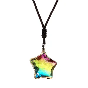 Regenbogenkristall-Halskette in Sternform mit goldenem Metallrand und geflochtenem Band