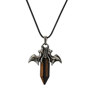Collana vintage gotica con ciondolo a forma di pipistrello e cristallo esagonale marrone su corda