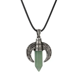 Collana vintage con corno d'argento e ciondolo a colonna di cristallo esagonale verde