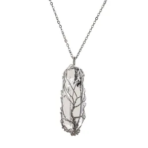 Collier Arbre de Vie avec pendentif en cristal blanc enroulé de fil d'argent artisanal