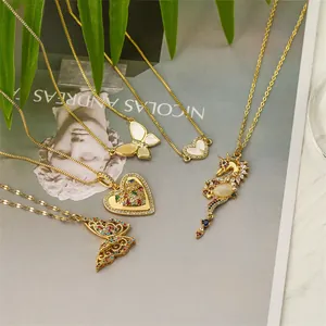 Collana In Rame Con Madreperla Bianca E Zirconi Colorati Ciondolo Farfalla Cuore Cavalluccio Marino Elegante Donna