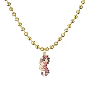 Collar de cadena de bolas doradas con colgante de caballito de mar de esmalte de colores