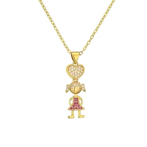 Collier doré avec pendentif cœur et petite fille orné de zircons roses et blancs