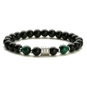 Pulsera de cuentas de ónix negro y malaquita verde con cilindro de metal plateado texturizado