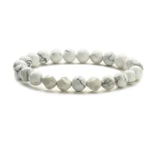 Natursteinarmband aus weißem Türkis mit geometrischen Perlen und Marmor-Musterung