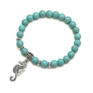 Pulsera bohemia de cuentas de turquesa con colgante de caballito de mar plateado