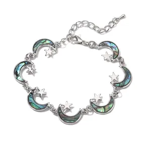 Boho-Silberarmband mit schillernden Halbmonden aus Muschel und hohlen Sternanhängern
