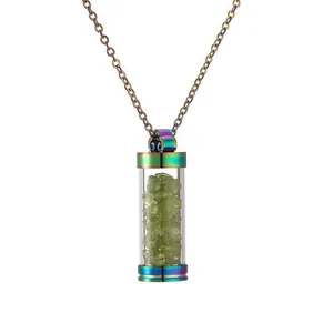 Collier pendentif bouteille de parfum arc-en-ciel rempli de pierres concassées vertes