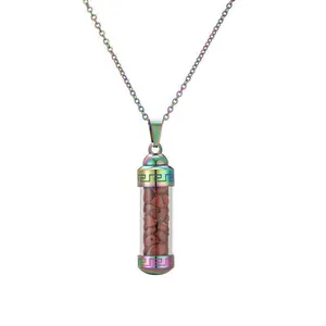 Collier flacon de parfum arc-en-ciel avec pierres rouges et motif grec