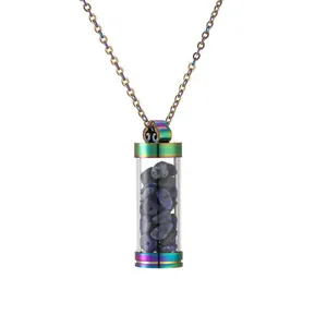 Collier flacon de parfum arc-en-ciel avec cristaux bleu foncé dans un pendentif clair