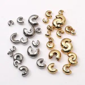 Detalle de cubiertas de cuentas de engaste en forma de C en oro y plata para joyas