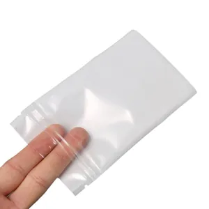 Sachet d'emballage translucide auto-scellant avec trou de suspension pour bijoux DIY