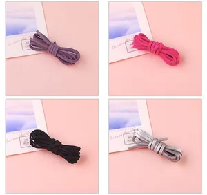 Detail von 3mm Wildlederimitatbändern in Lila, Rosa, Schwarz und Grau für DIY Schmuck
