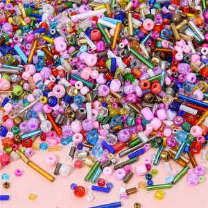 Mélange de perles en verre et tubes colorés pour création de bijoux et de bracelets DIY