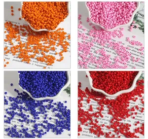 Gedetailleerd overzicht van 2-4 mm glaskralen voor handgemaakte DIY-sieraden maken