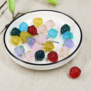 Perline di vetro colorate a forma di fragola per gioielli fai-da-te e accessori