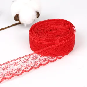 Rouleau de dentelle rouge de 2 cm avec bords ondulés et motifs floraux pour loisirs créatifs