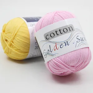 Weiche rosa und gelbe Baumwollgarne zum Handstricken von Babykleidung und Bastelarbeiten