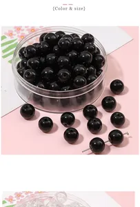 Perles rondes en verre noir poli pour bijoux DIY dans un récipient de rangement clair