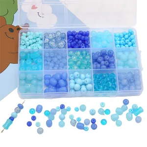 Assortimento perline in vetro blu in scatola da 15 scomparti per gioielli DIY