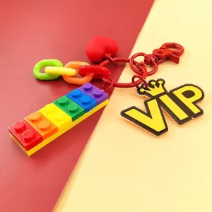 Portachiavi a blocchi arcobaleno con cuore rosso e ciondolo VIP per decorazione borsa