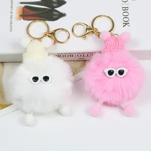 Simpatico portachiavi a pallina di fuliggine in peluche con berretto e occhiali da sole