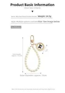 Detail view of pearl keychain with bow pendant and size specifications in centimeters