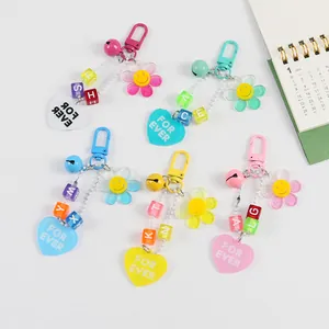 Porte-clés Tournesol Viso Sorridente en Acrylique Pendentif Coeur Forever Perles Alphabet Charme de Sac Cadeau