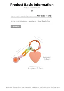 Macro detail van de 17,7g hart smiley sleutelhanger met gekleurde kettingen en ring