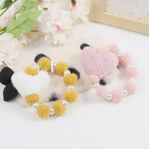 Bracelet en peluche d'hiver avec perles et pompons en cœur pour porte-clés