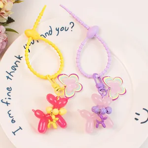 Porte-clés Mignon Chien Ballon en Résine Acrylique Pendentif de Sac Avec Charmes Papillon Fleur Décoration pour Femmes