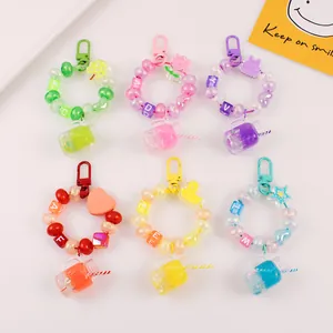 Détails de porte-clés à perles colorés avec mini gobelets et breloques de fruits