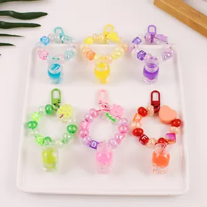 Porte-clés perlés faits main avec breloques de gobelets de fruits en six styles colorés
