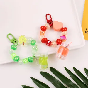 Porte-clés en perles de tasse de fruits avec lettres et pendentifs mignons