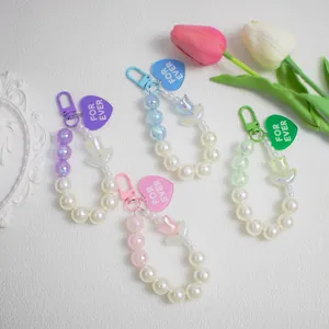 Squisito Portachiavi di Perle Sintetiche con Ciondolo a Cuore Tulipano Fiore di Perline Acriliche per Borsa Cellulare Donna