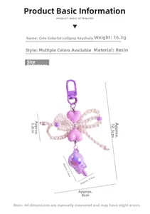 Detailweergave van een paarse hars lolly sleutelhanger met strik en metalen clip