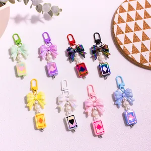 Porte-clés Nœud Papillon Irisé Carte à Jouer Avec Fausse Künstliche Perle Charme de Sac Doux Anneau de Clé de Voiture Cadeau Femme Fille