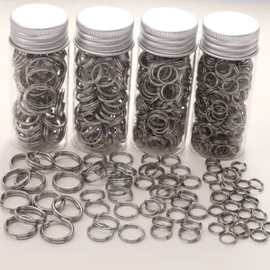 Gepolijste zilveren roestvrijstalen buigringen en sleutelhangers in vier maten voor sieraden