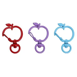 Porte-clés en alliage en forme de pomme avec mousquetons en rouge, violet et bleu ciel