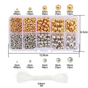 Detail van DIY-kralenset met gouden en zilveren bollen in diverse maten en doosje