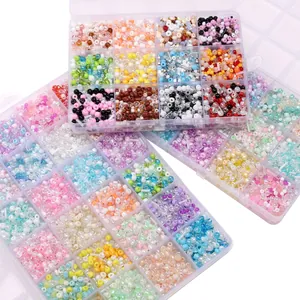 Vue détaillée de trois boîtes de rangement avec perles de rocaille colorées pour DIY