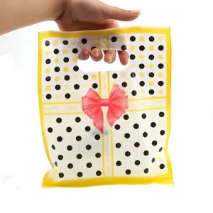 Πλαστική τσάντα δώρου με πουά, κόκκινο φιόγκο και λαβή για κοσμήματα και χειροτεχνία