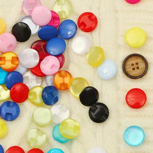 Mezcla de botones de resina coloridos en tela de punto para manualidades y costura
