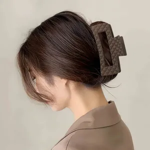 Grote Matte Plastic Haarklem Met Gewatteerd Patroon Geometrische Vierkante Haarclip Vintage Simpele Mode Haaraccessoire Voor Vrouwen
