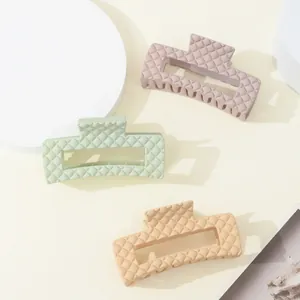 Set van drie grote matte haarklemmen met gewatteerd ruitpatroon in zachte pastelkleuren