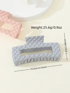 Maattabel voor grote matte haarklemmen met een klassiek gewatteerd ruitpatroon